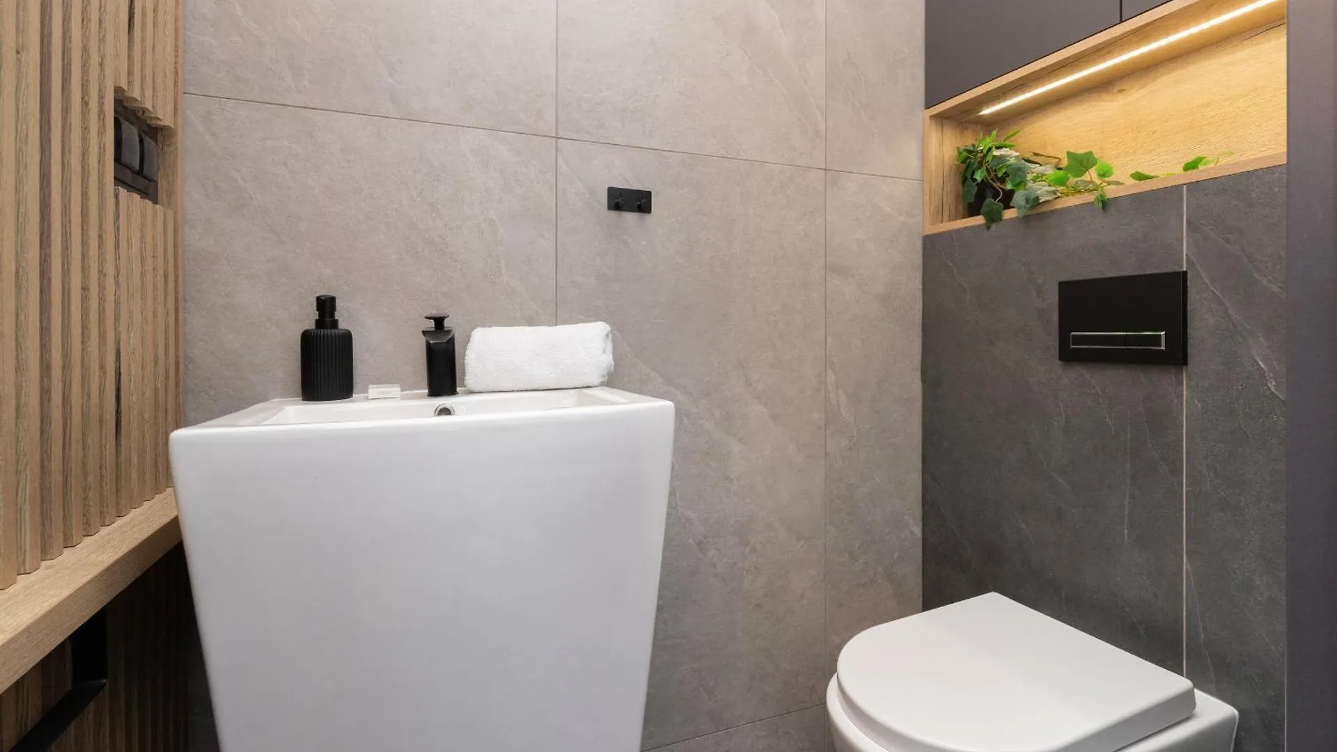 Apartment With Two Bedrooms, Balcony, Parking And Access To Sauna In Gdansk By Noclegi Renters